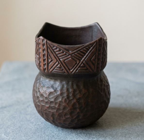 Vintage Kanyengeh Pottery Mohawk Vase Karen Williams Six Nations Grand River