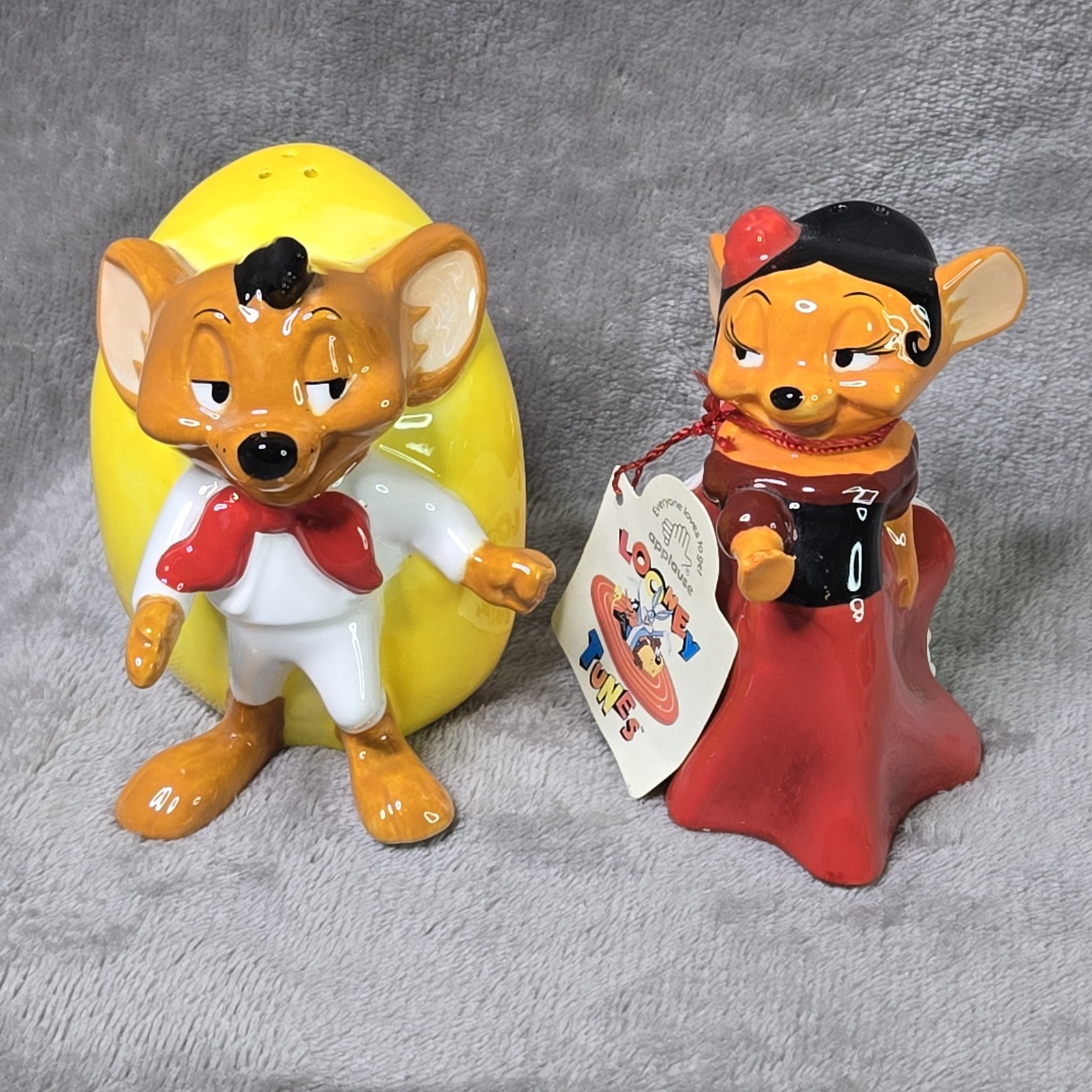 Warner Bros Studio Store Speedy Gonzales Senorita Salt Pepper Shakers Set 2000