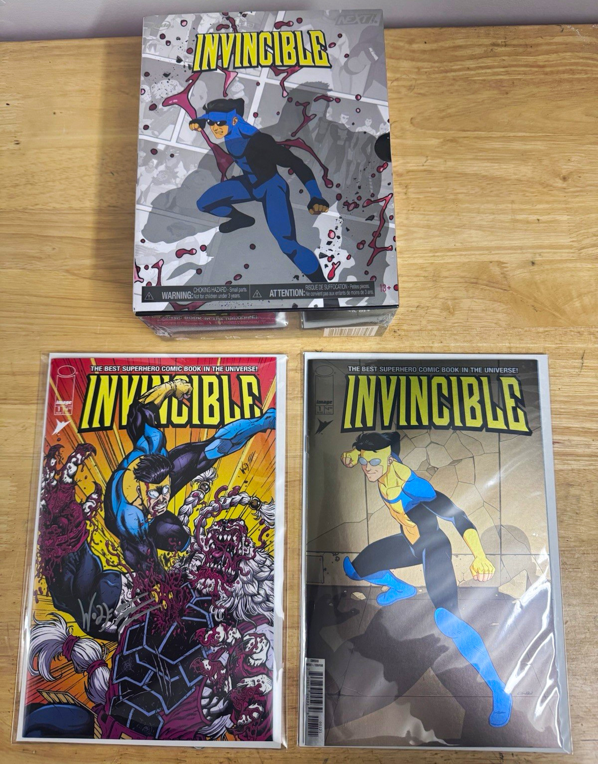 Invincible Bundle, Autographed comic, Jada toys comic con exclusive Invincible