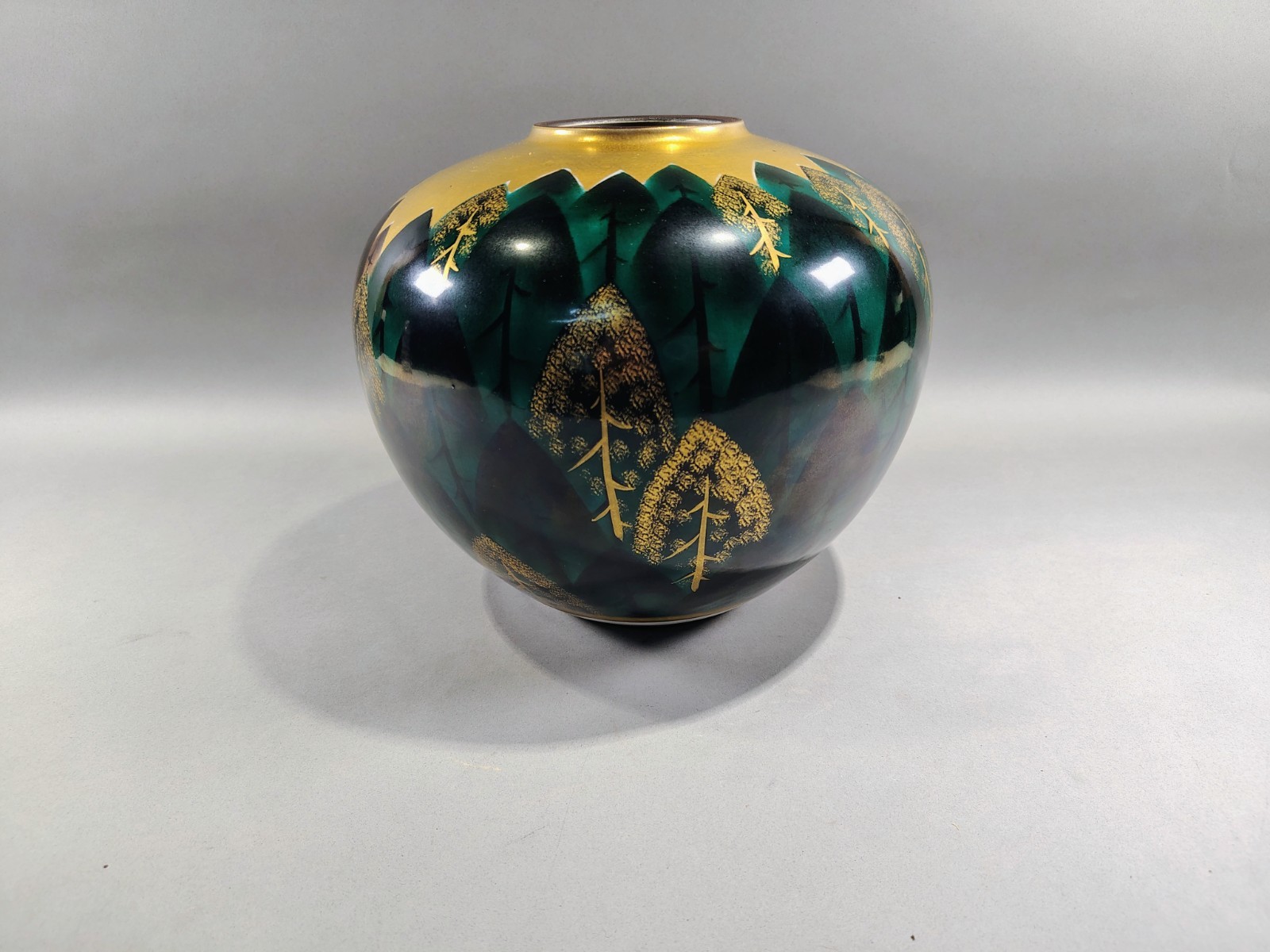 Vintage MCM Ishikawa Prefecture Japan Kutani Porcelain Vase Pristine Signed 9\