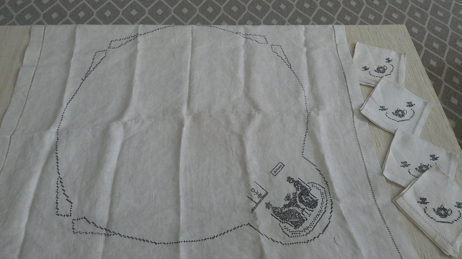 Vintage 1930s Linen Tablecloth Napkins Colonial Tea Cross Stitch Set