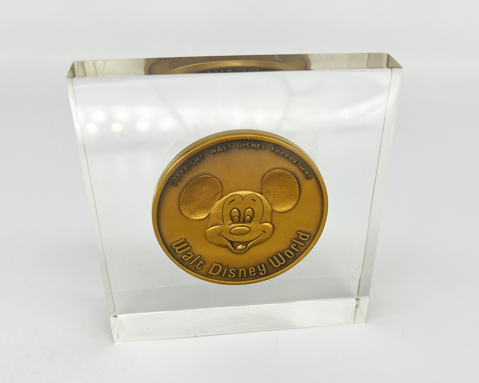 VTG Rare VIP Lucite Walt Disney World Official Opening Oct 1971 Medallion Coin