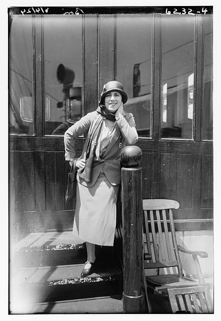 Photo:Lucrezia Bori Opera Singer Portrait in Cloche Hat on Steps