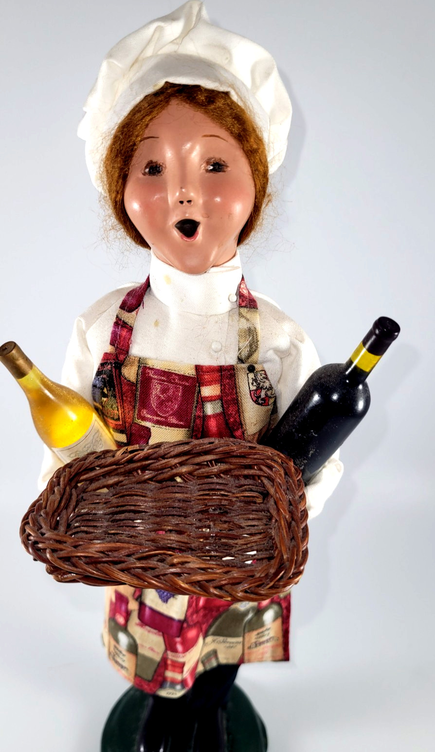 Byers Choice Caroler Chef with Wine Apron Wine Bottles 