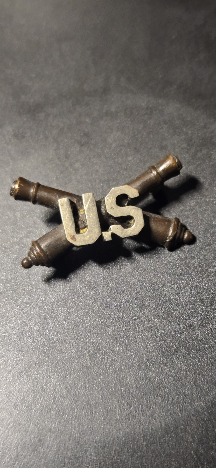 WWI Era US Army Artillery Crossed Cannons U.S. Collar Insignia Antique Pinback