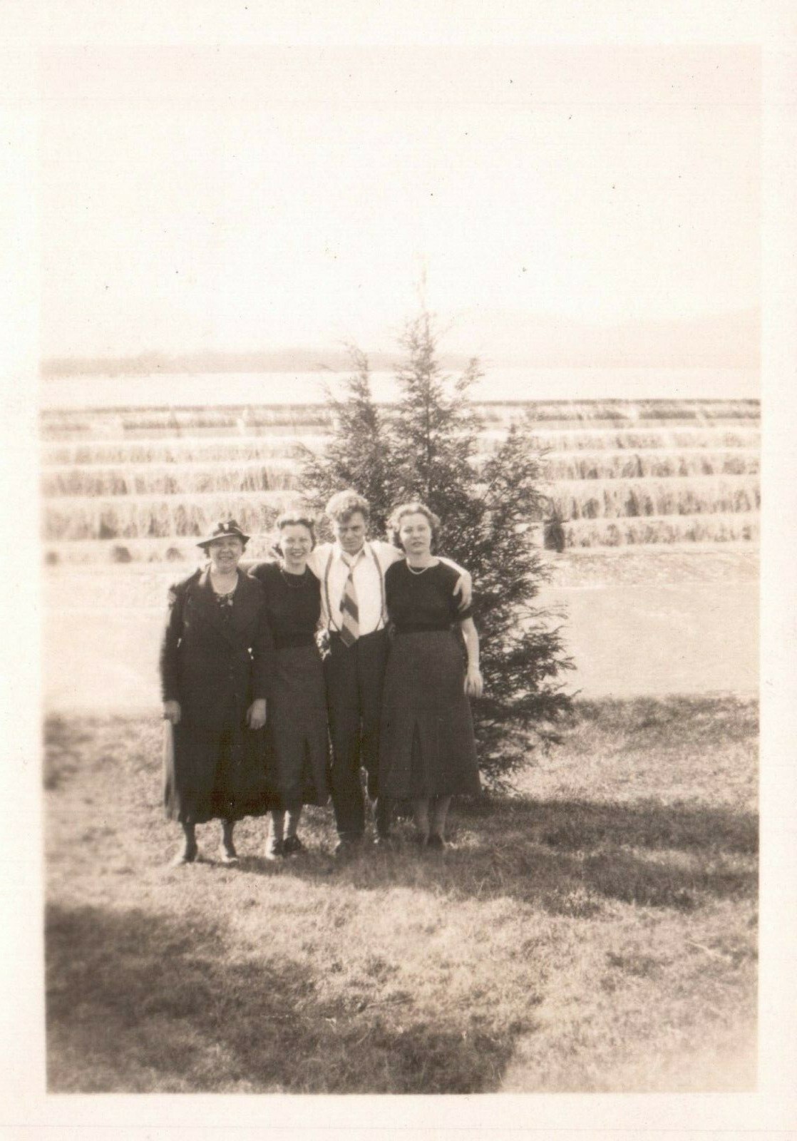 ANTIQUE PHOTO 1930 B & W 2 3/4\