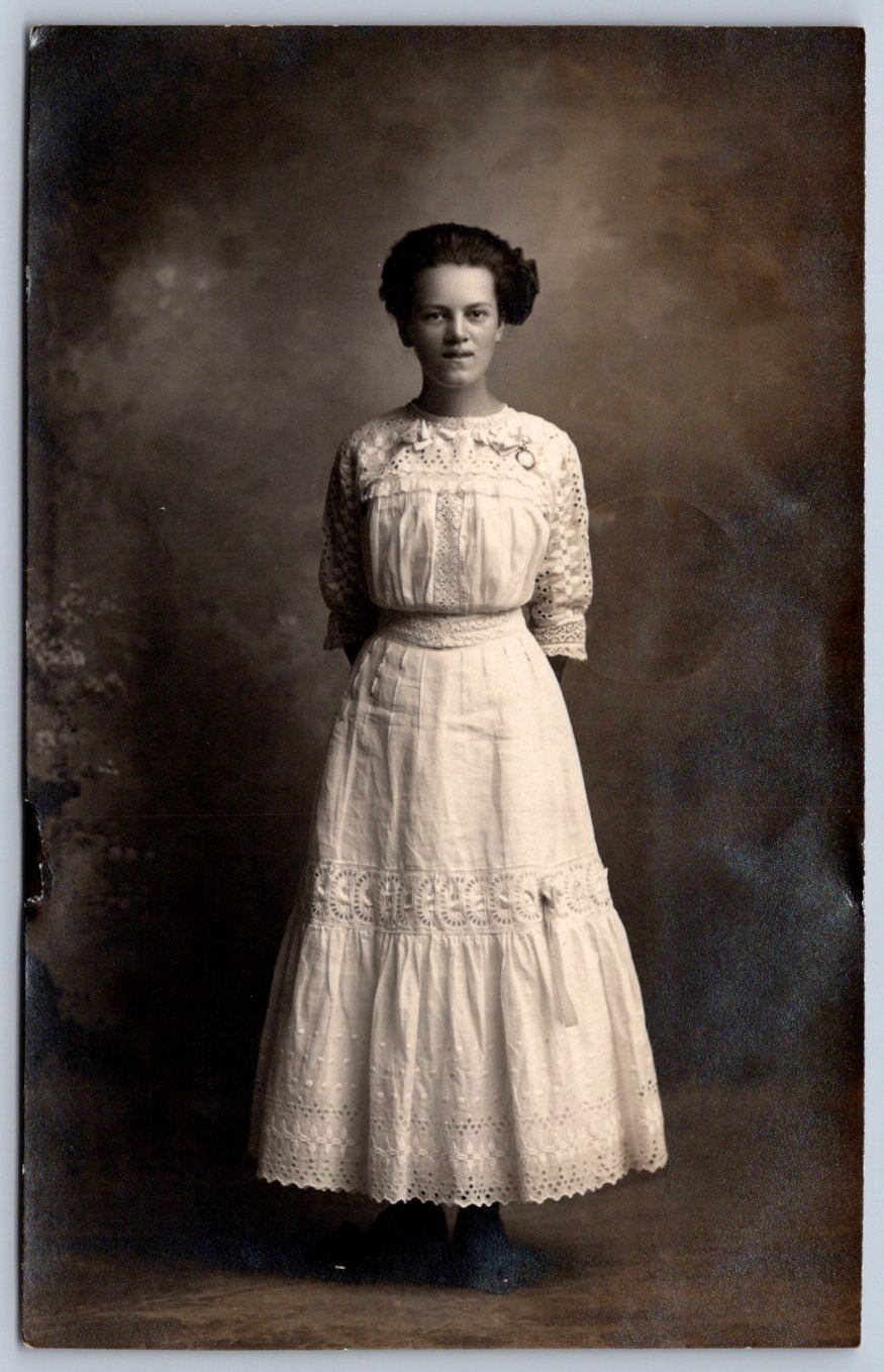 K41/ Newark Ohio RPPC Postcard c1910 Macy Close Family Woman 458
