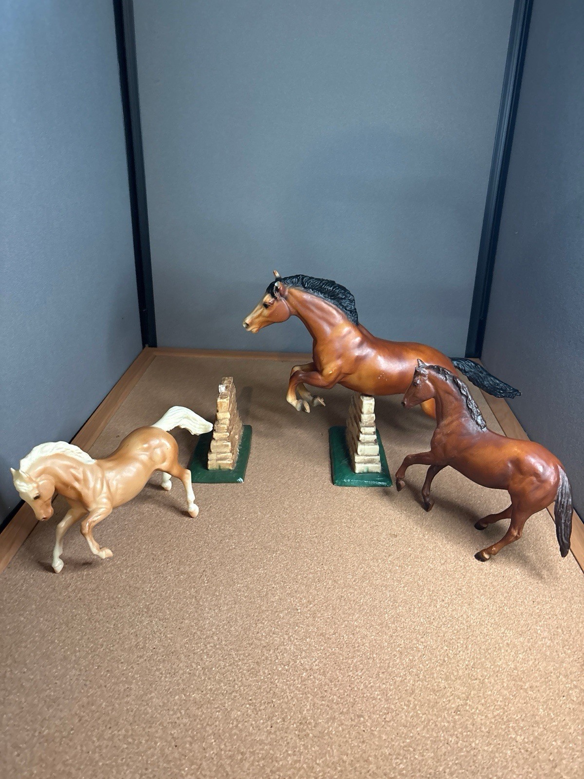 Vintage Breyer Horse Lot 3 Model Horses Stone Wall Jump Obstacle Accessory