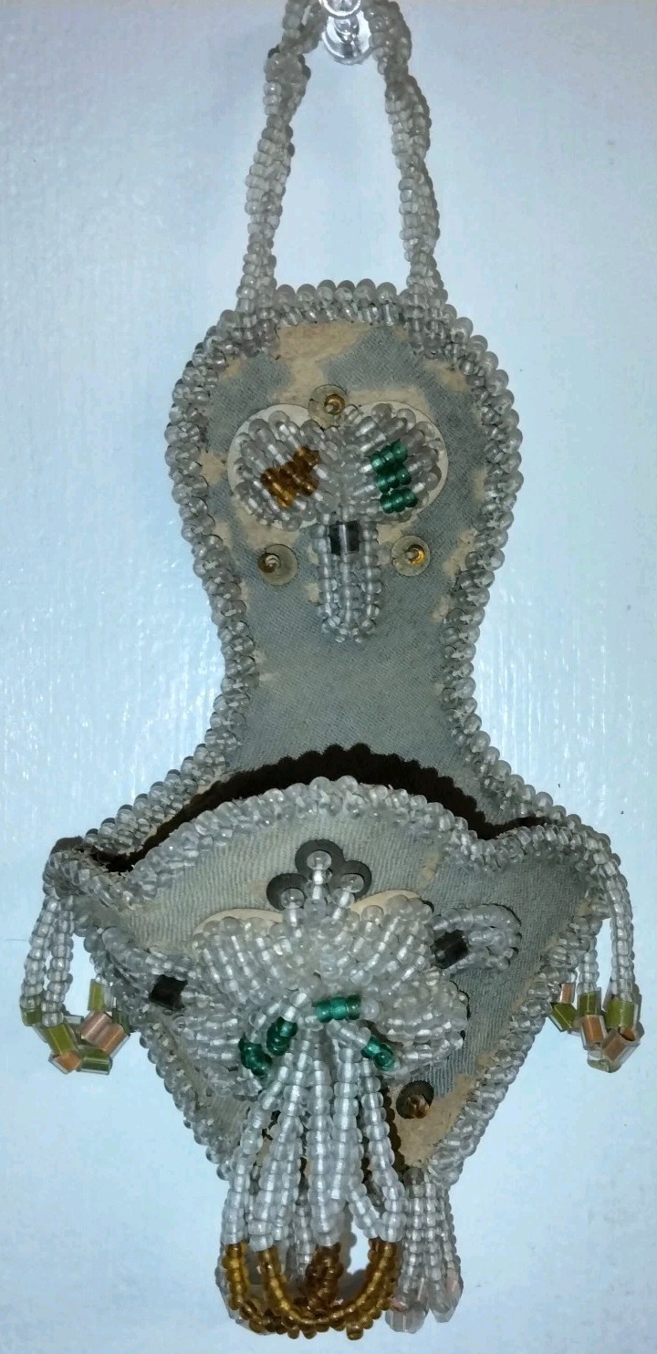 Antique Vtg IROQUOIS BEADED WALL POCKET   6x4\