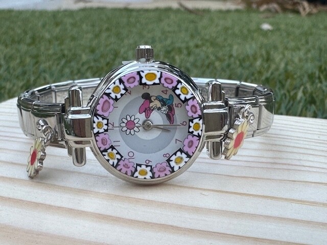 disney minnie mouse vinage swiss watch (rare painted flower crystal
