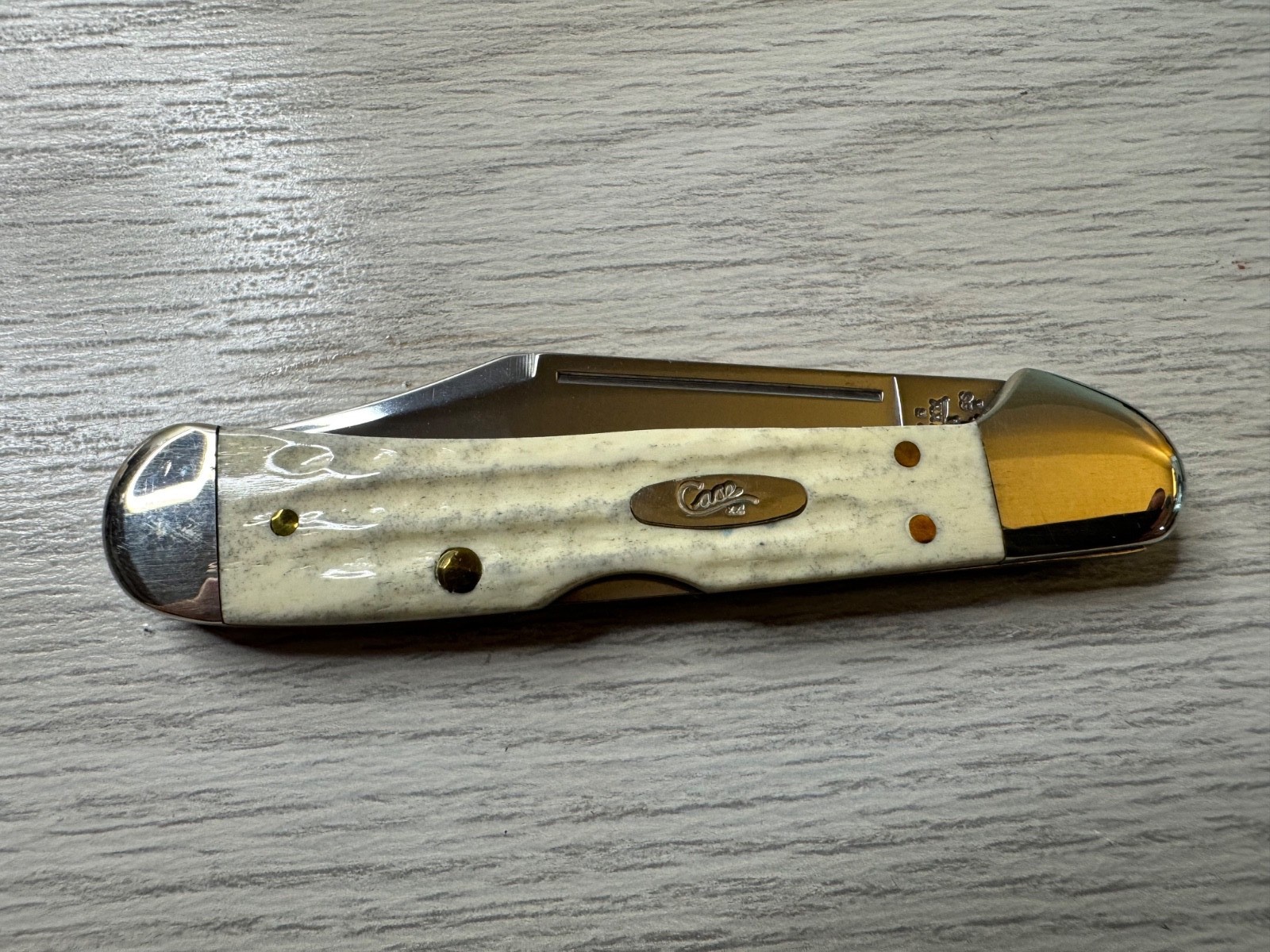 Vintage 2001 Case XX  61749L SS Cream CopperLock Knife Has a Small HairlineCrack