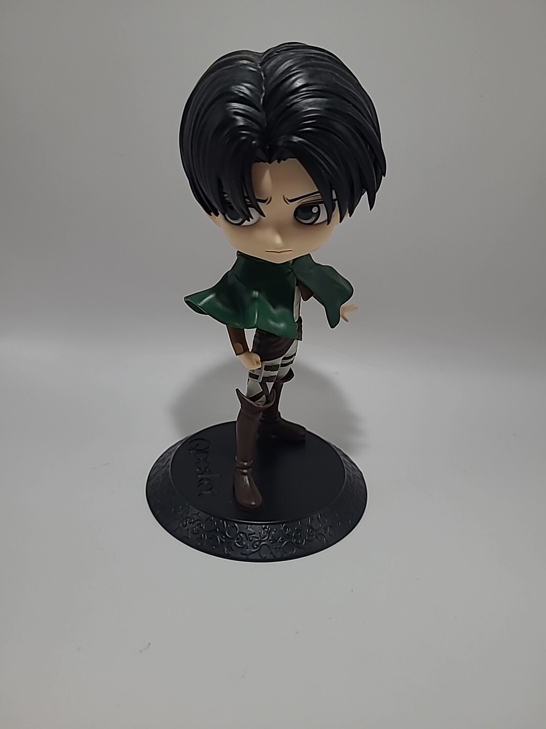 WB  BanPresto - Attack On Titan - Q Posket - Levi (Version A) Statue