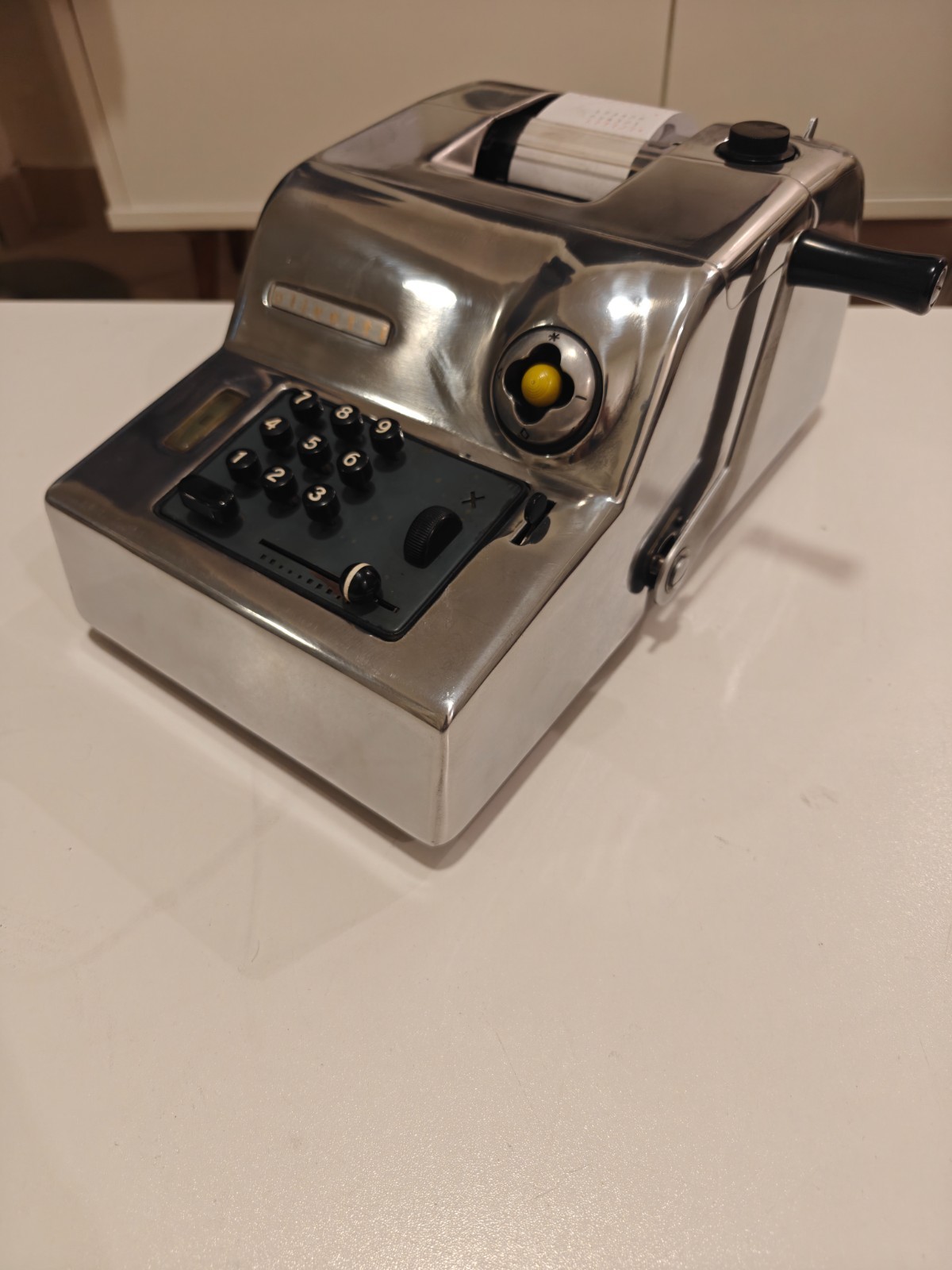OLIVETTI SUMMA PRIMA 15 ADDING MACHINE. SILVER METAL. MARCELO NIZZOLI DESIGN 50s