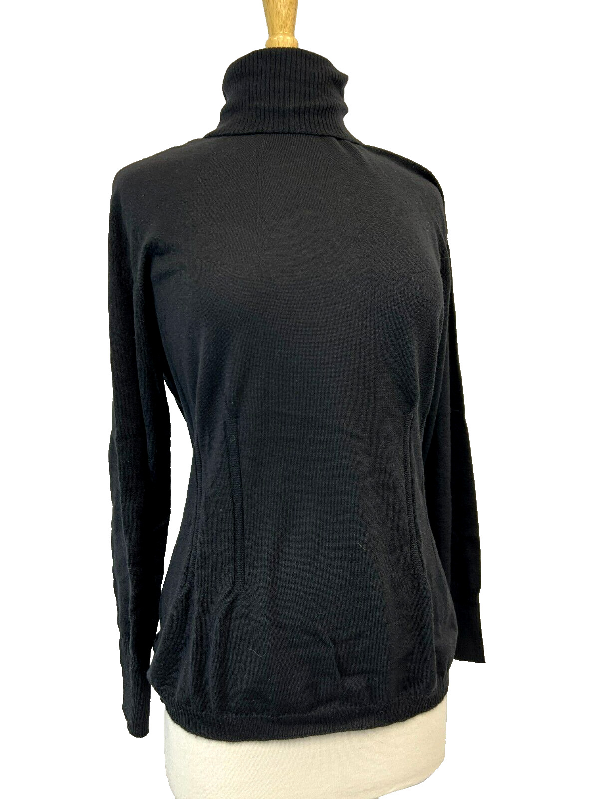 NWT Escada Black Turtle Neck Sweater Light Weight Wool Yarn Long Sleeves SZ L