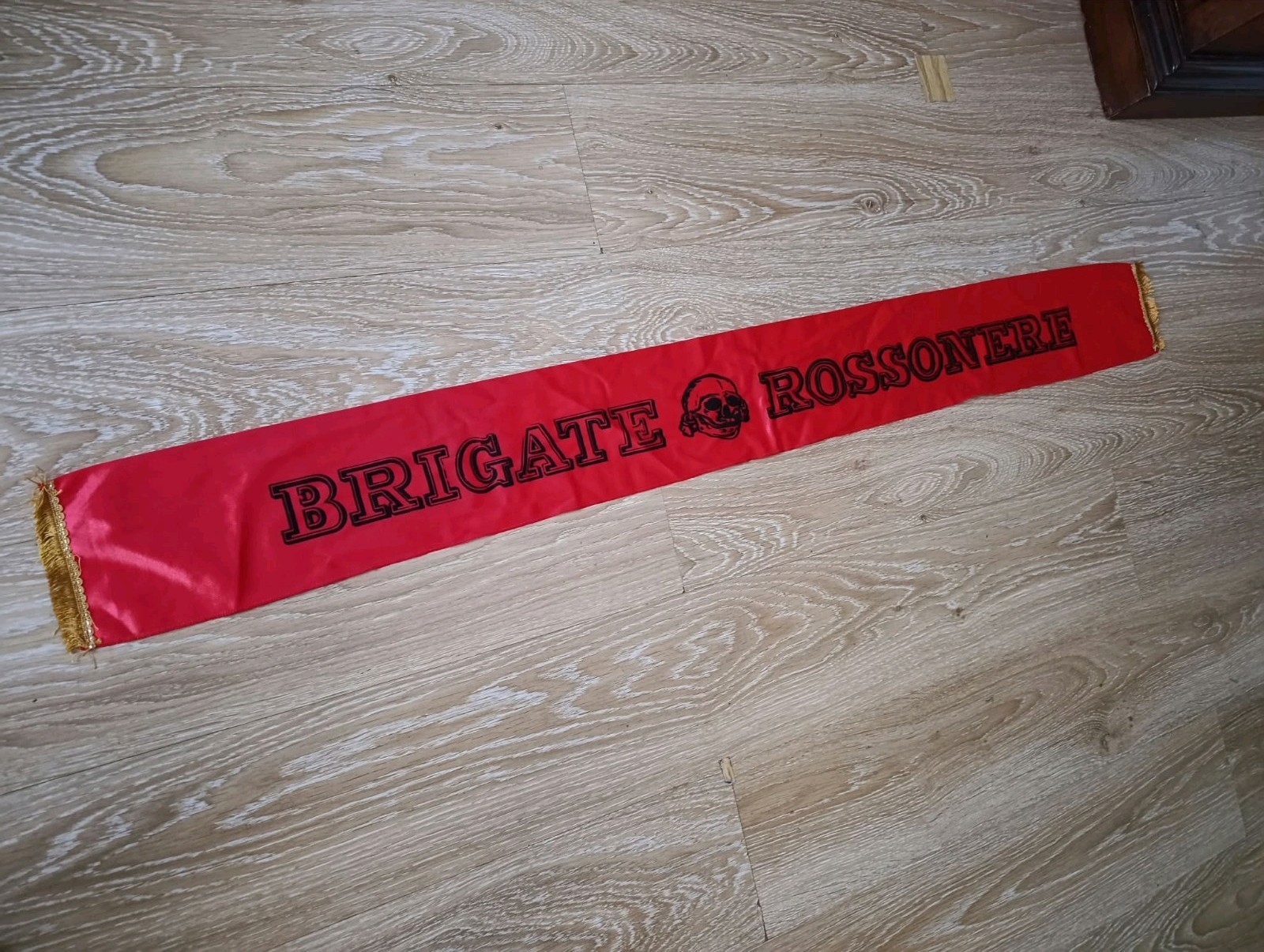 VINTAGE '80S ULTRAS BRIGATE BIANCOROSSE MILAN SCARF. RASO.BANCARELLA '80s