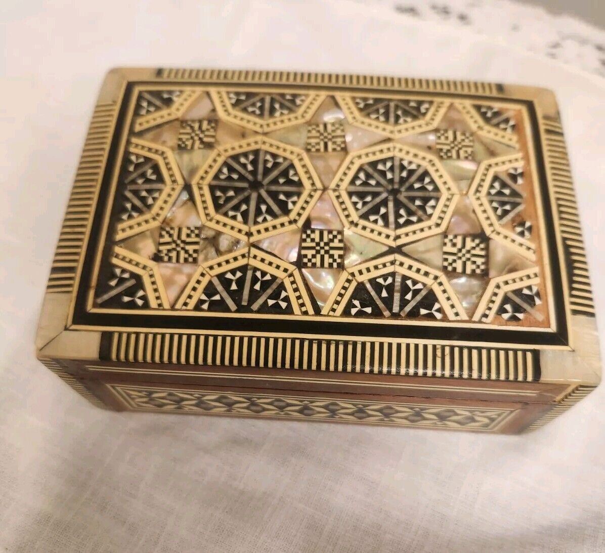 Vintage Hand Carved Inlaid Abalone Mother Of Pearl Trinket Box with hinged Lid