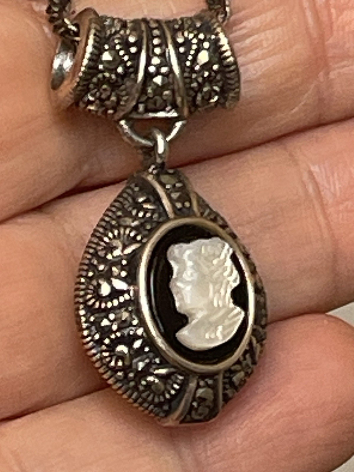 VTG 925 Sterling Silver Heavy Black Onyx MOP Marcasite Cameo Pendant Chain 16”