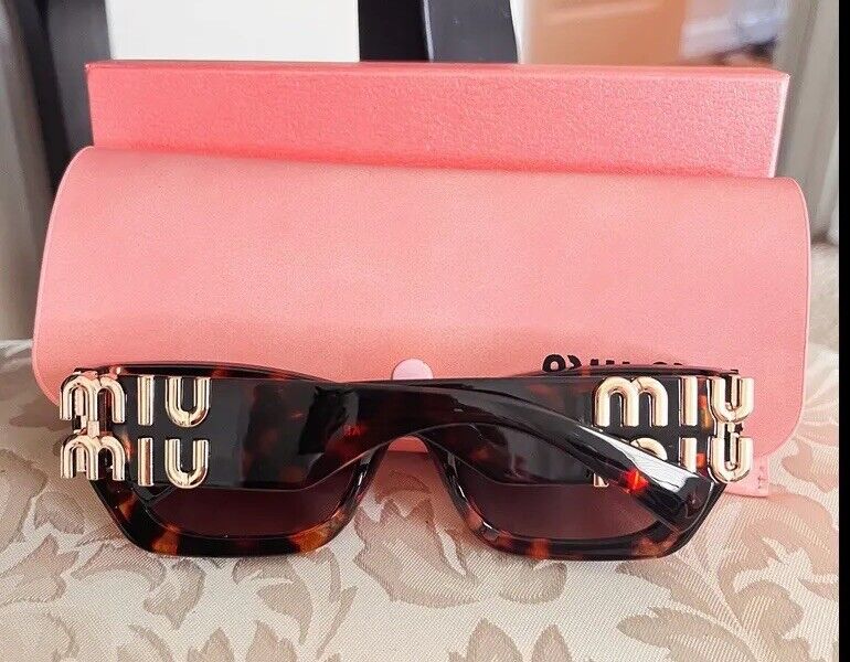 ✅MIU MIU Women Brown Sunglasses With A Case.