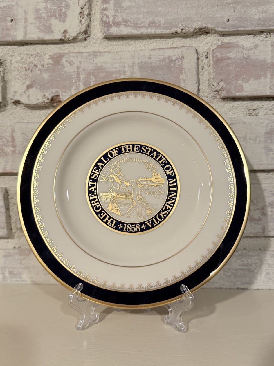 Rare Pickard China Gold Bracelet Salad Plate with State Seal of Minnesota 8.5