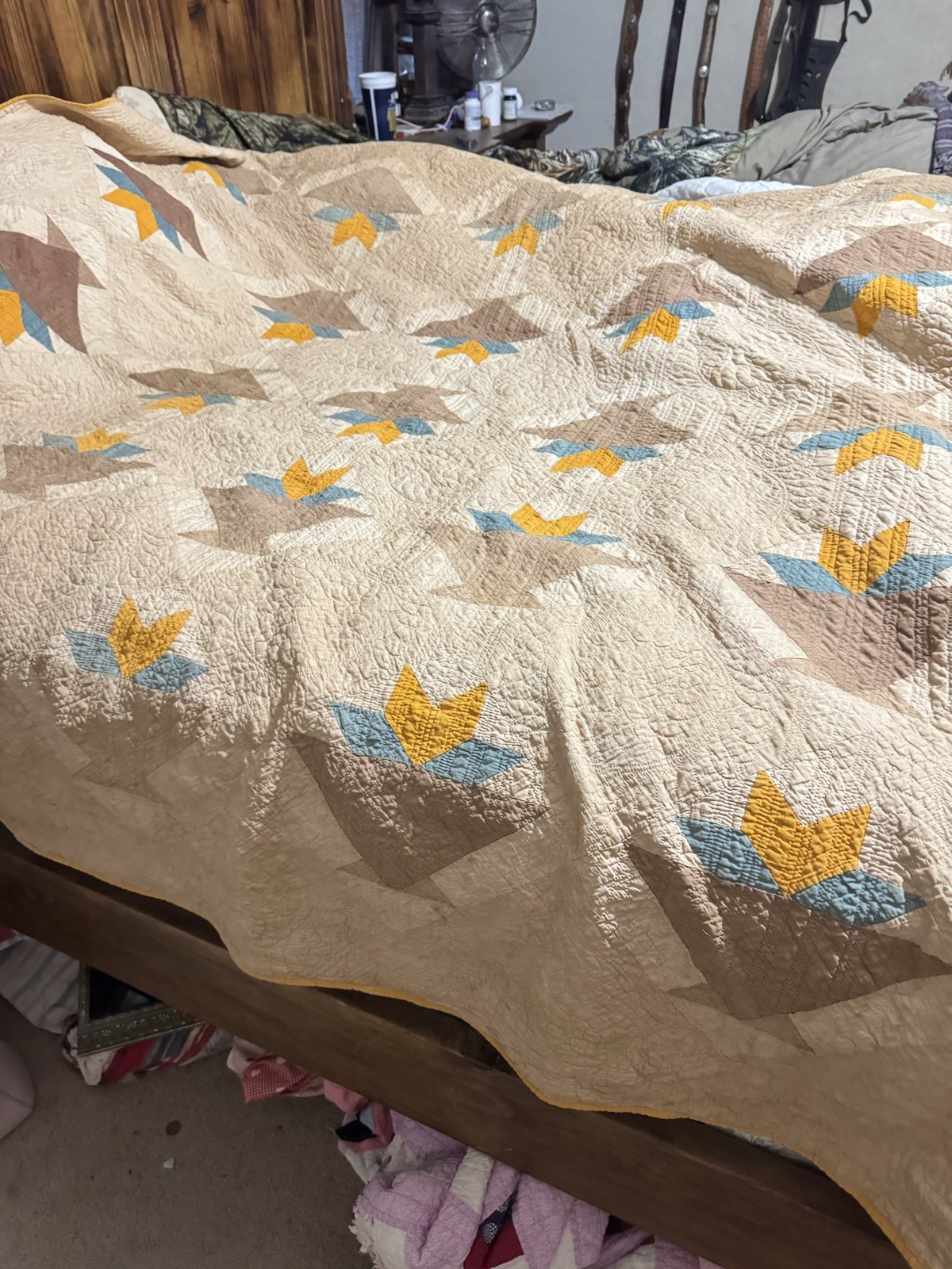 Antique Beige Leaf Quilt 84x76