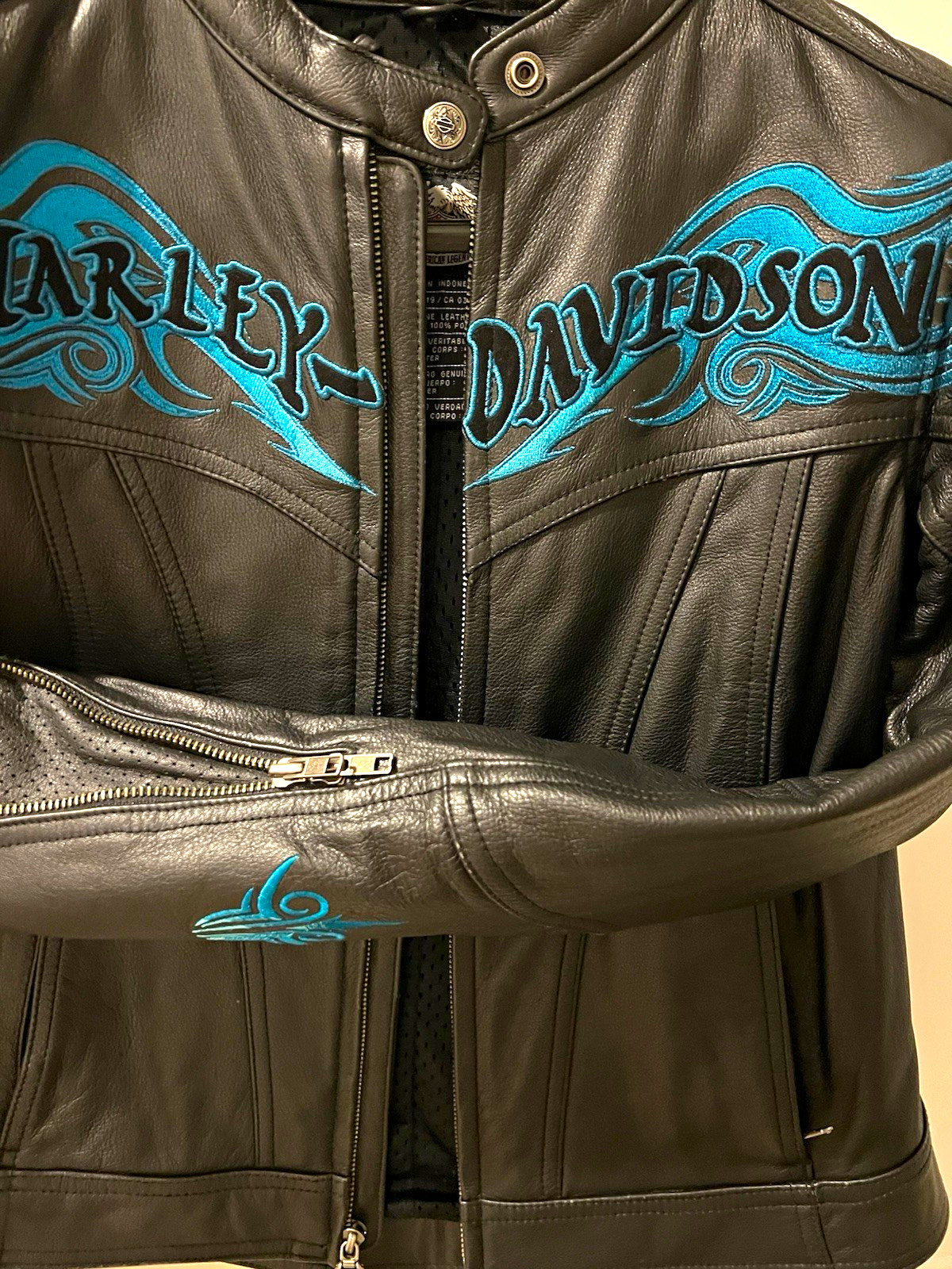 Harley-Davidson Black Leather Jacket w/ Blue Embroidered Logo Graphics Harley-Davidson Black Leather Jacket w/ Blue Embroidered Logo Graphics