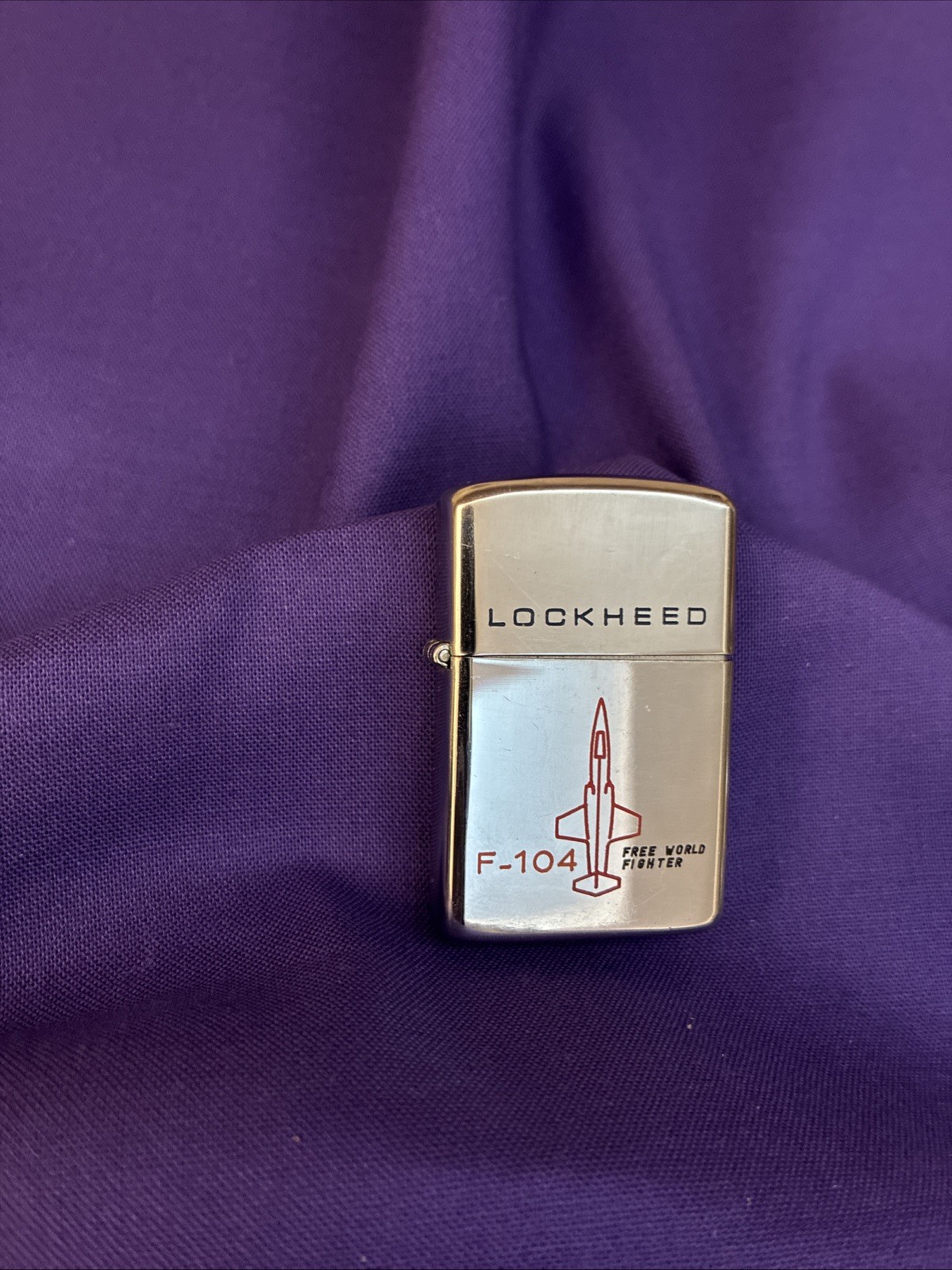Aviation Vintage Penguin unused Lockheed lighter.   Roundels.  No. 19531