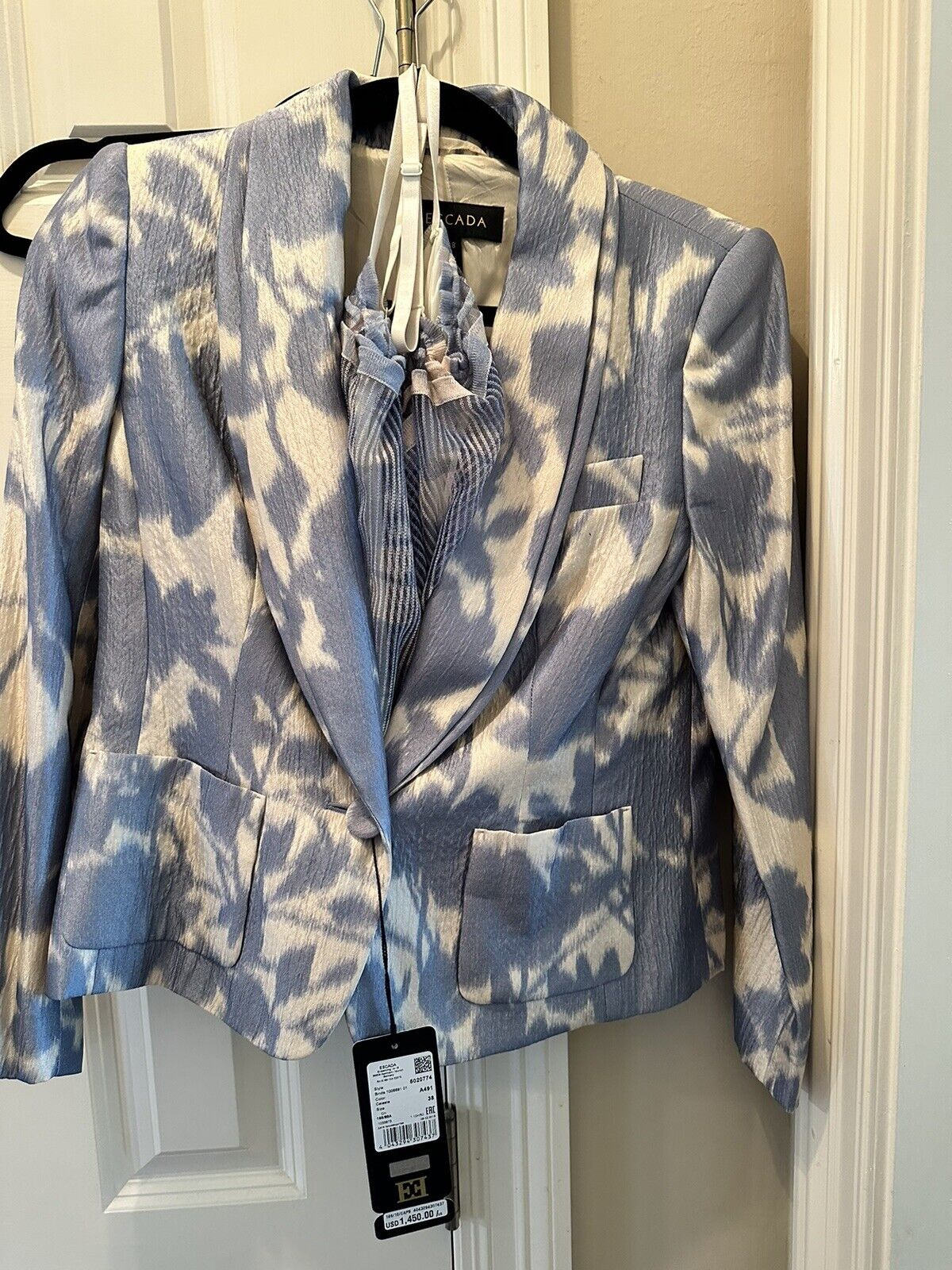 Escada New with tags. Skirt/Blazer/Cami set size 38