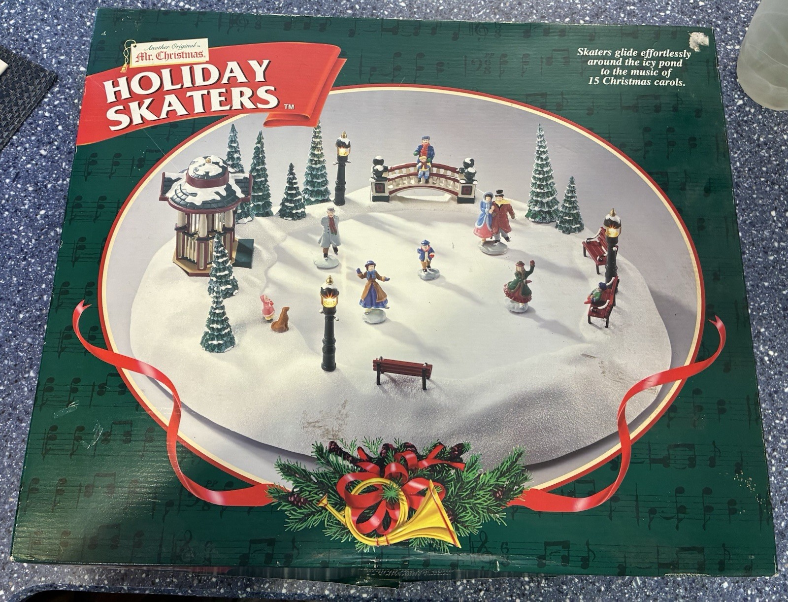 Nwot vintage Christmas skating scene moving skaters, plays 16 carols