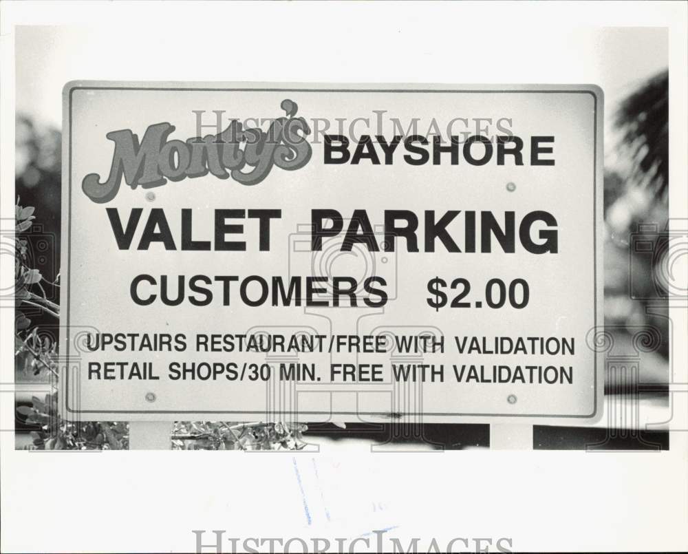 1990 Press Photo Sign advertising parking at Monty's Bayshore - lrs26562