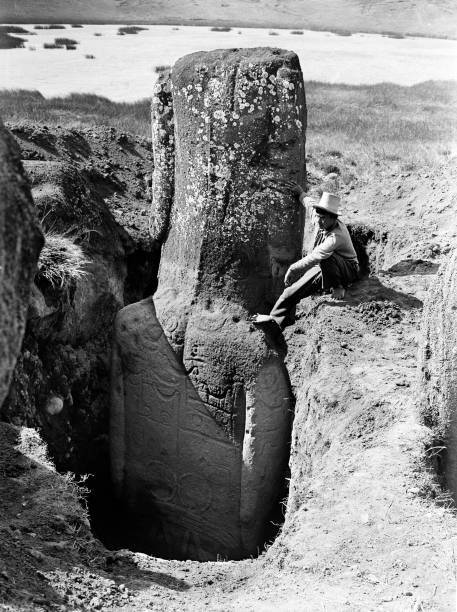 View of the excavation of the back of a statue This statue accordi .. Old Photo