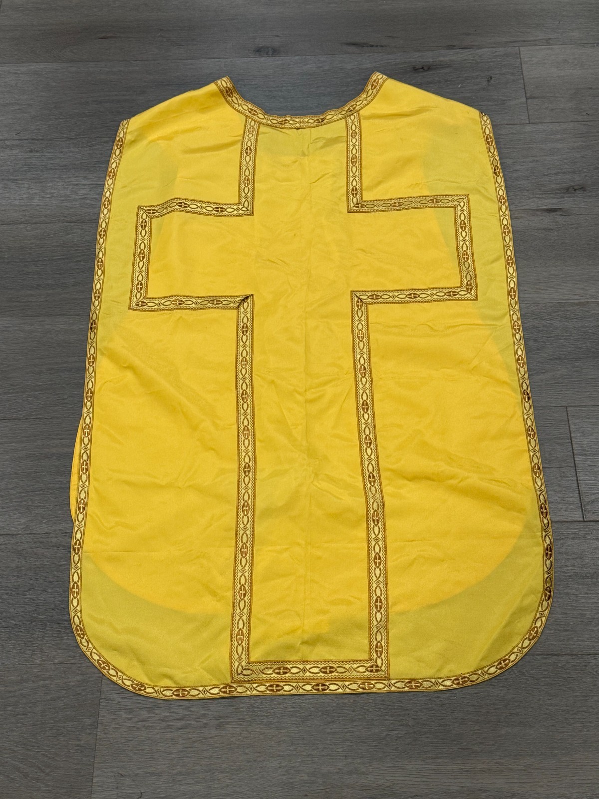 VINTAGE GOLD SILK ROMAN STYLE CHASUBLE