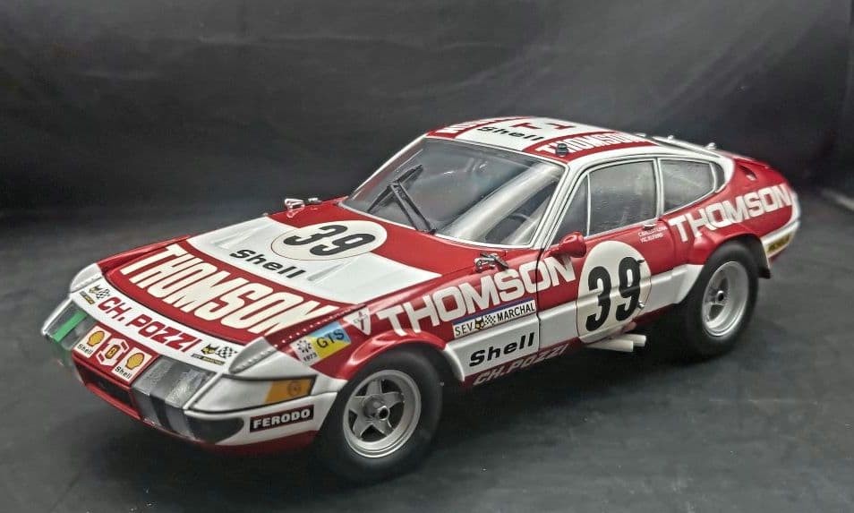 Kyosho 1/18 Ferrari 365 GTB/4 Daytona 1973 Red White Race Car Model