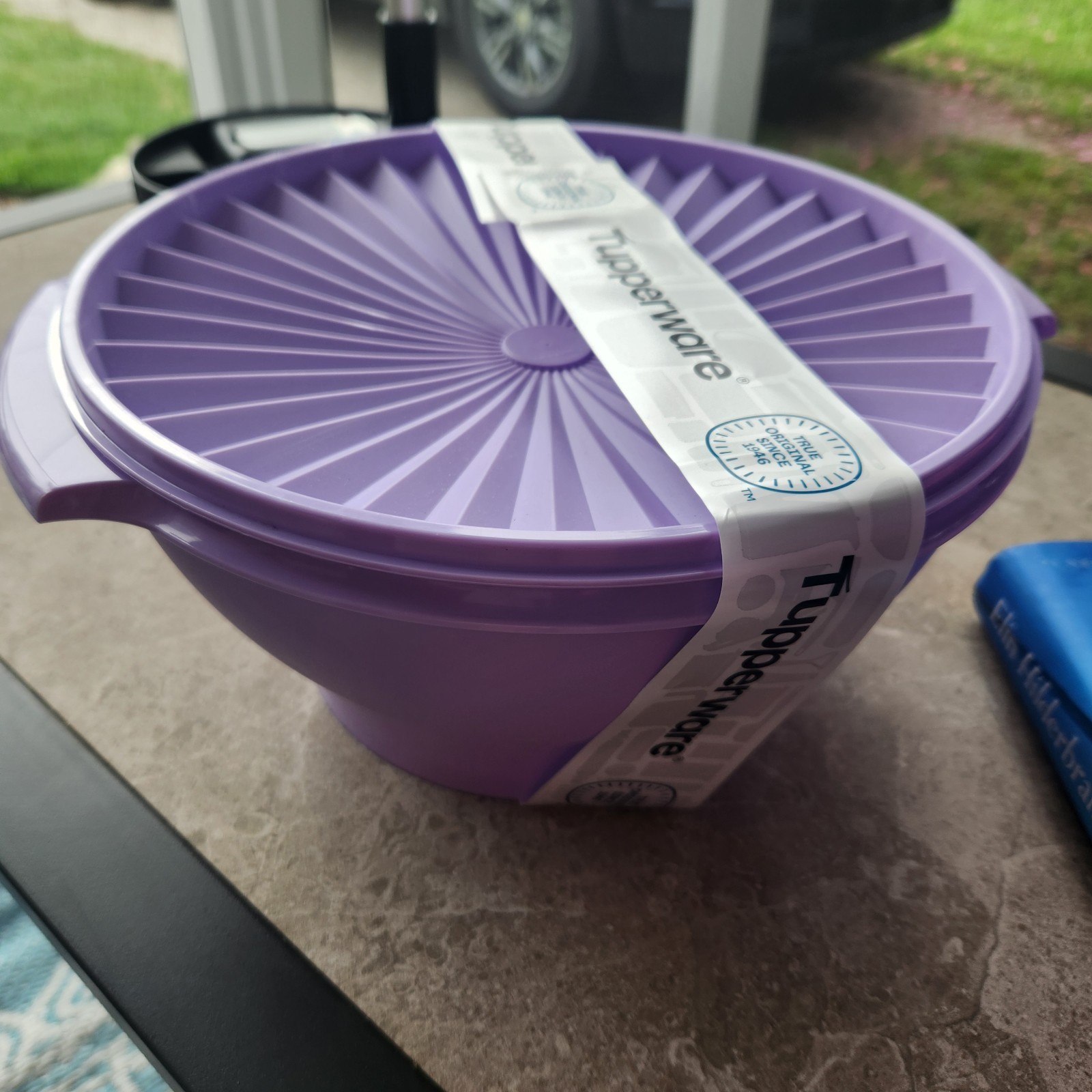 Tupperware Servalier Salad Large Serving Bowl Purple 17 Cup New #8800-1 NEW