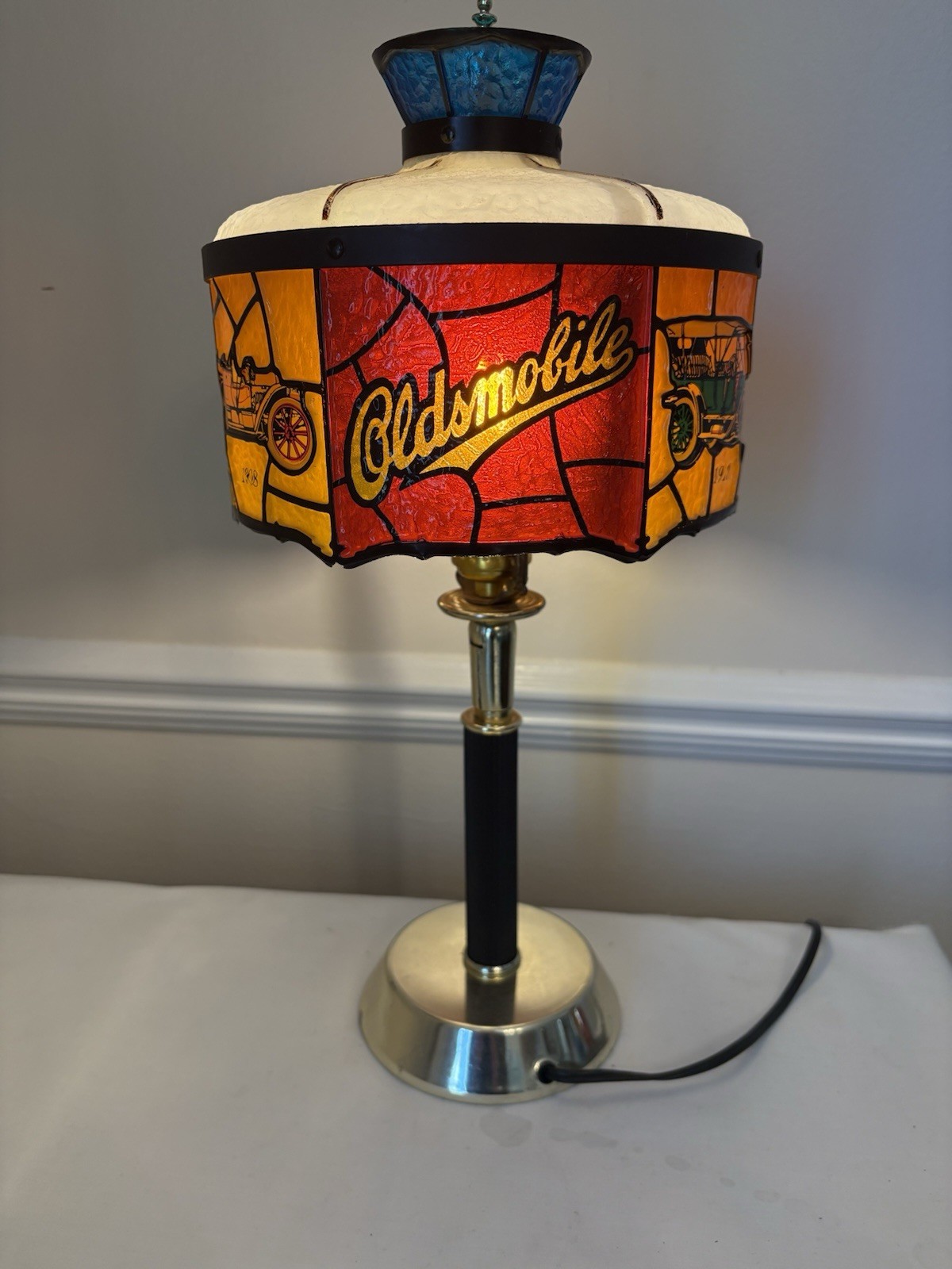 Vintage 1970s Oldsmobile Dealership Promotional Desk / Table Lamp