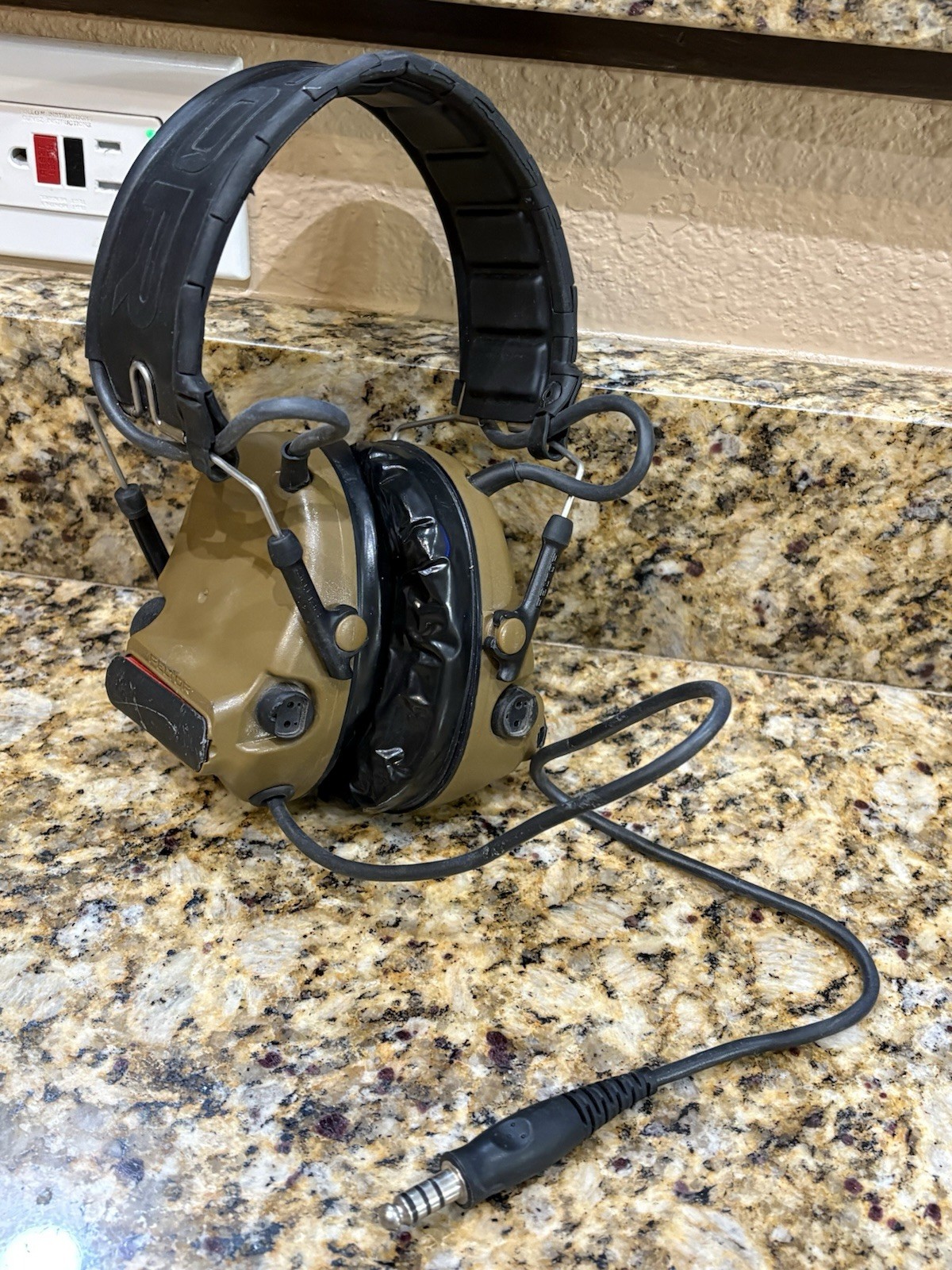 3M PELTOR ComTac V Tactical Headset Single Comm Kit Military 88078-00000 Tested