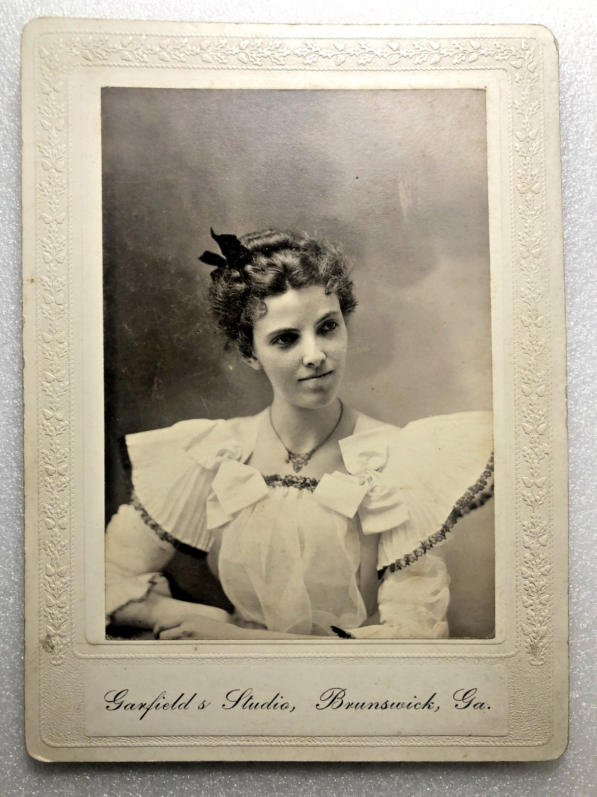 ANTIQUE 1900\'s CABINET PHOTO CARD~PORTRAIT OF PRETTY YOUNG WOMAN~BRUNSWICK, GA