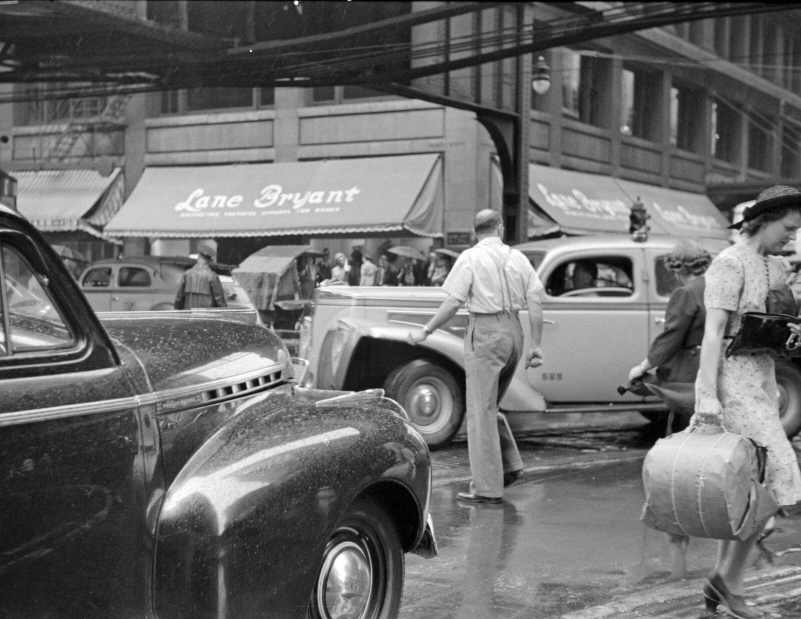 1941 Busy Street Scene, Chicago, Illinois Vintage Old Photo 8.5\