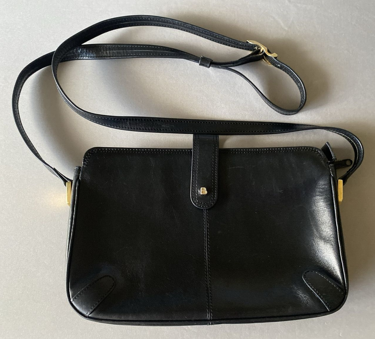 Bally Vintage 100% Leather Black Adjustable Shoulder Strap Crossbody Handbag
