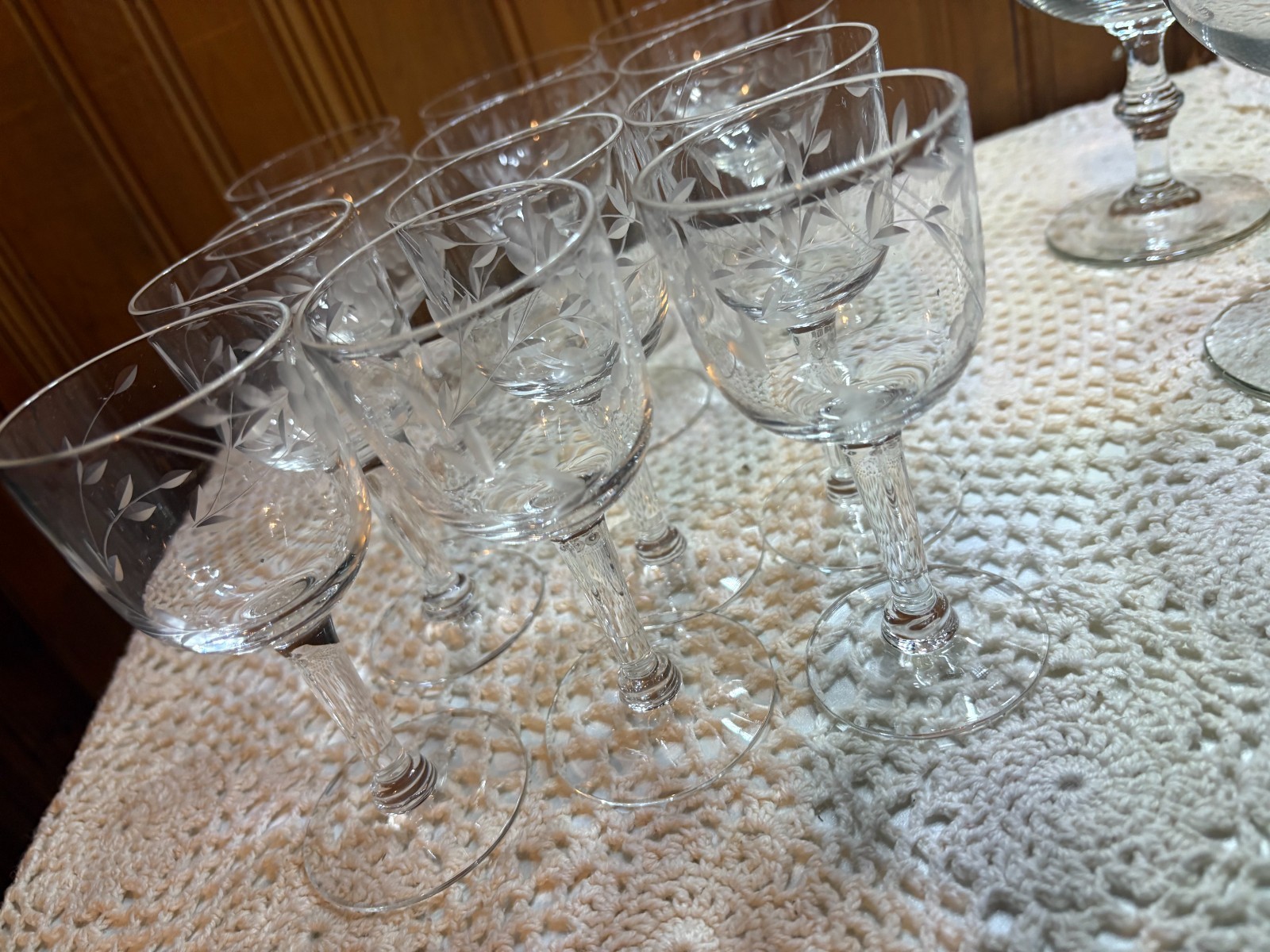 14pc Vtg Mid-Century Etched Leaf Stemware Set • 12 Crinkle Stems 2 Smooth 5.5