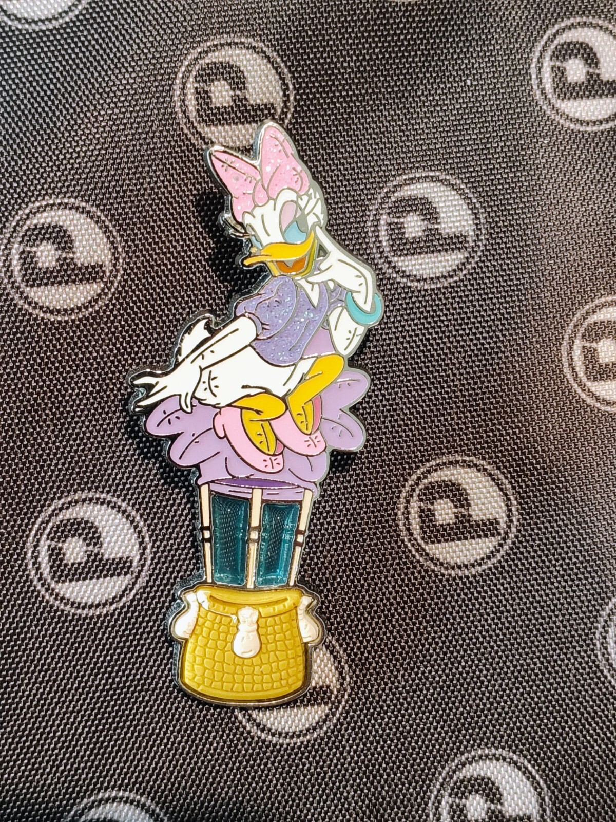 Disney Floating Down Main Street USA Daisy Duck Hot Air Balloon LE4000 Pin