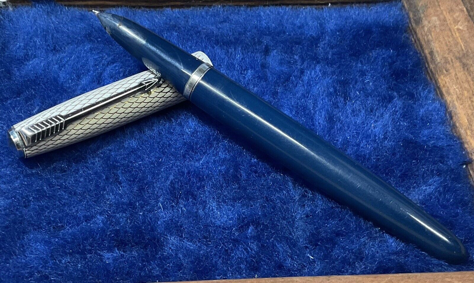 RARE Unrestored Parker 51 Scalloped Engraved Cap Fountain Pen Complete Fine Nib