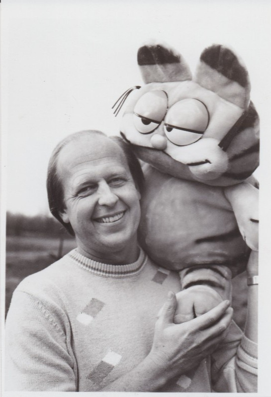 1986 Press Photo Cartoonist Jim Davis with his Creation 