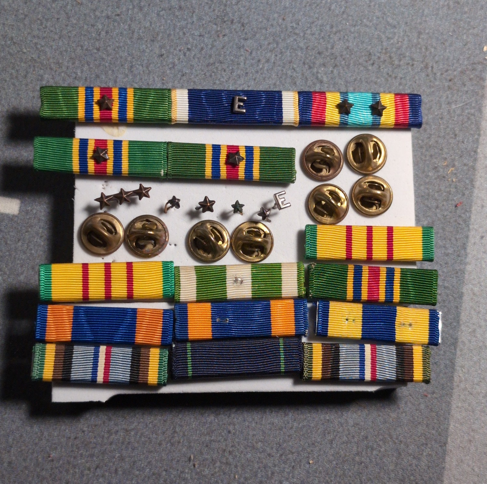 • Vtg US Military Ribbon Bars & Loose Award Devices Pins Clutch Backs Lot USN...