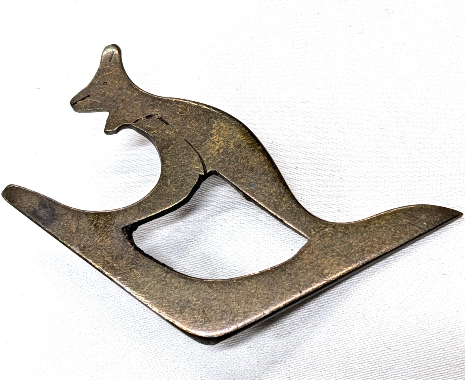 WW1 WW2 Australian Army/military war related kangaroo good luck badge AIF/ANZAC