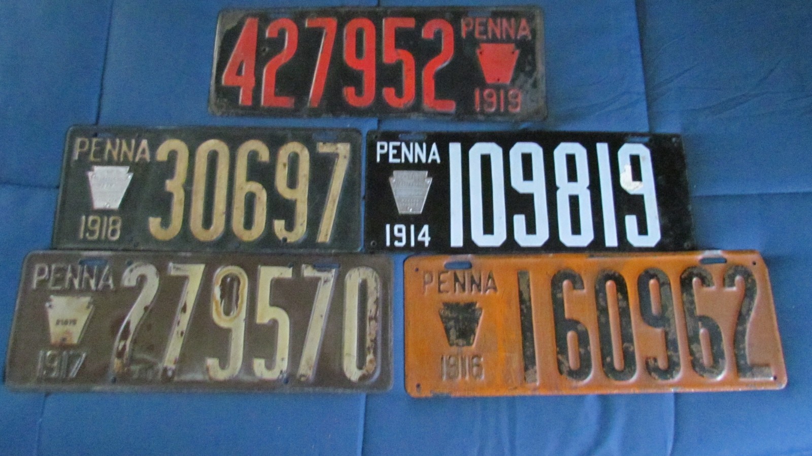 FIVE VINTAGE ORIGINAL PENNSYLVANIA LICENCE PLATES