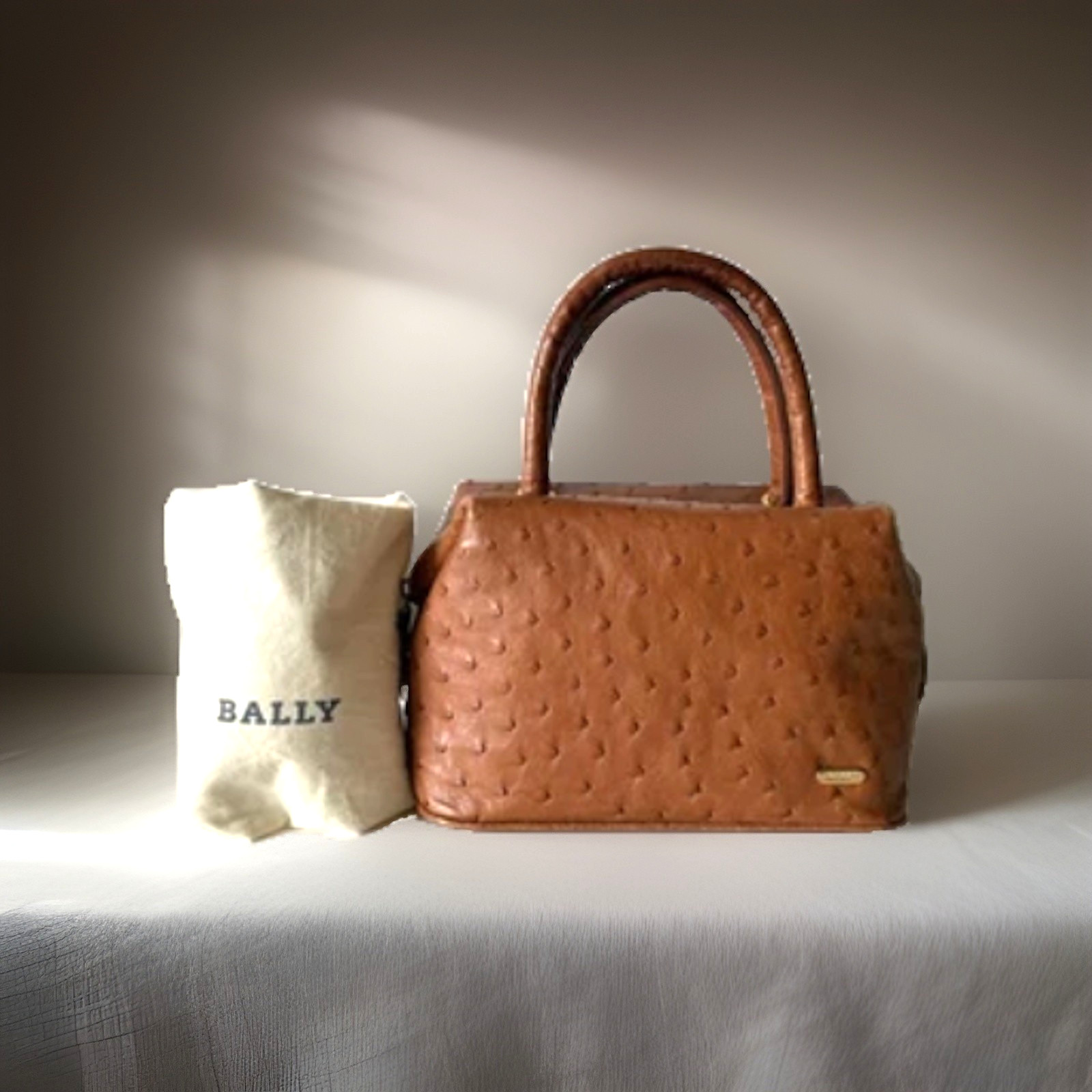 Authentic Bally Leather Camel Handbag From JAPAN01387