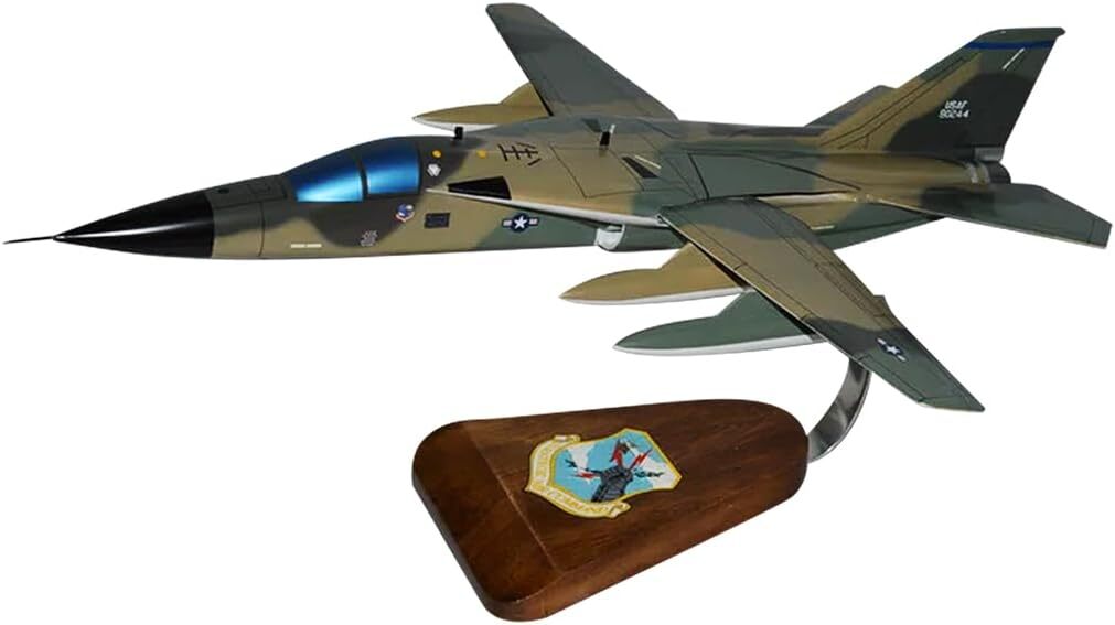 USAF General Dynamics FB-111 Aardvark SAC Desk Display Model 1/48 SC Airplane