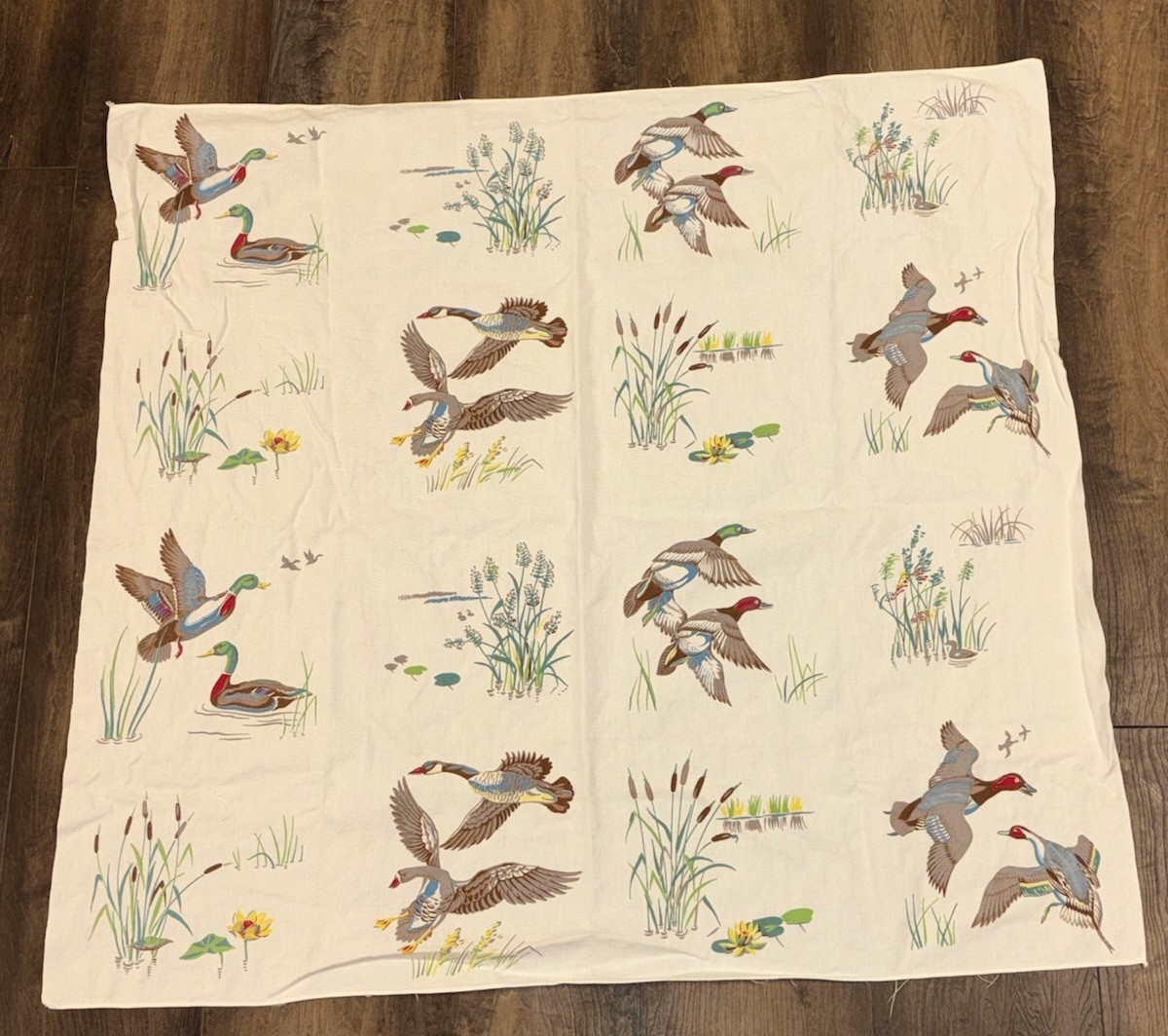 Vintage Wild Ducks Tablecloth 35x35 Square Mallards MCM 1950s Cabin Cottage Hunt Vintage Wild Ducks Tablecloth 35x35 Square Mallards MCM 1950s Cabin Cottage Hunt