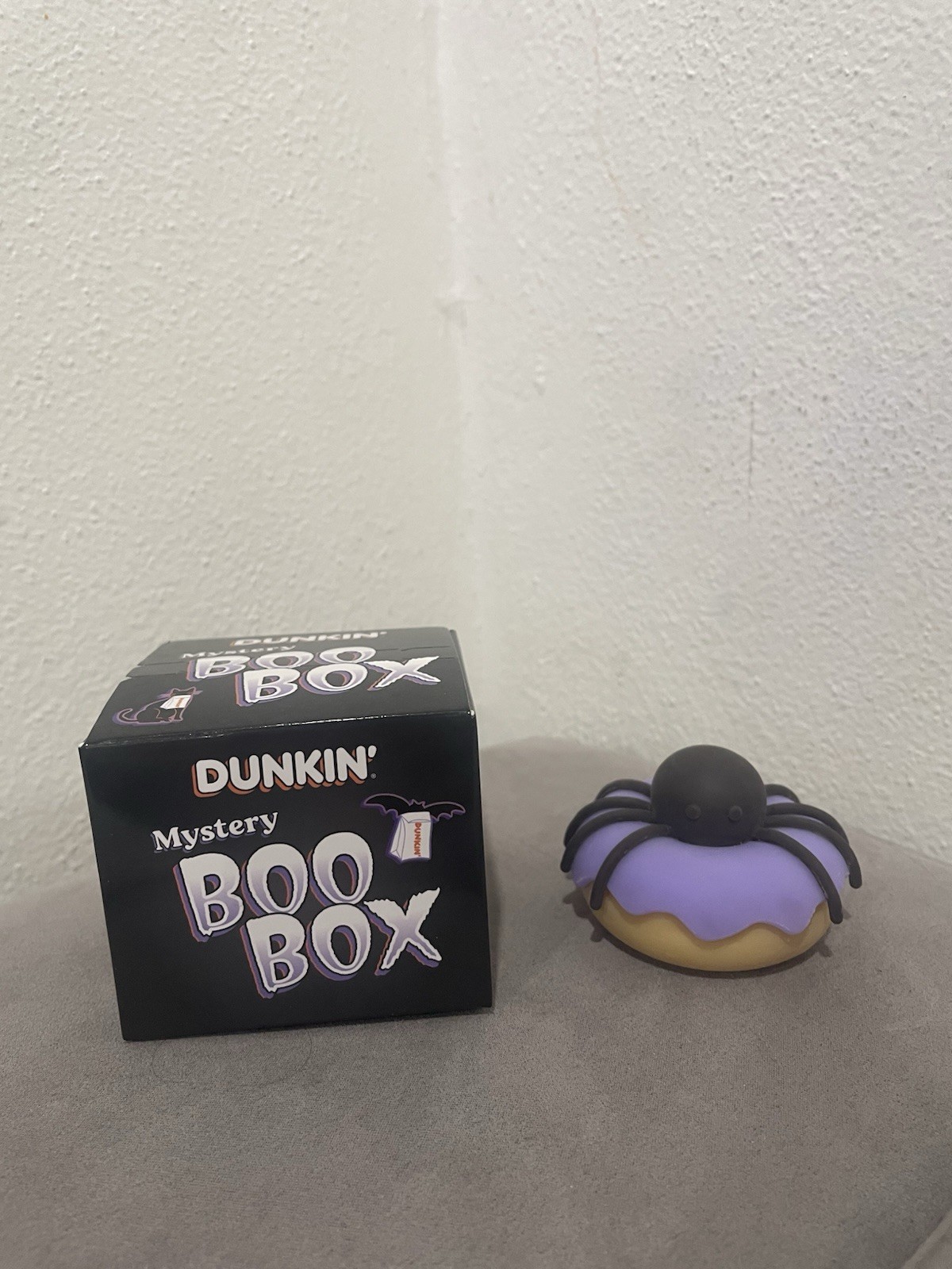BRAND NEW SEALED 2026 DUNKIN' DONUTS MYSTERY BOO BOX 100% SPIDER DONUT  SQUISHY