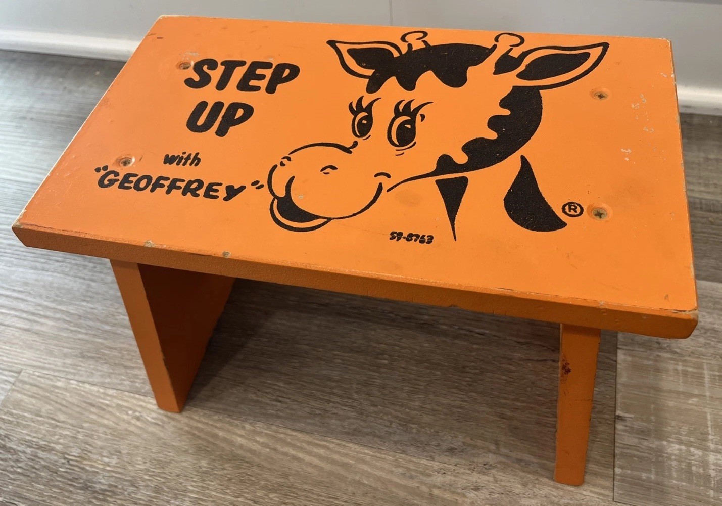 Vtg 80\'s Toys R Us Step Up With Geoffrey Giraffe Stool Orange Wood